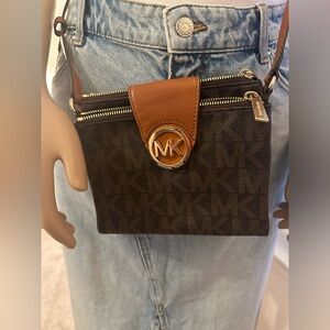 Michael Kors Women’s Logo Fulton Double Zip Card Wallet Crossbody